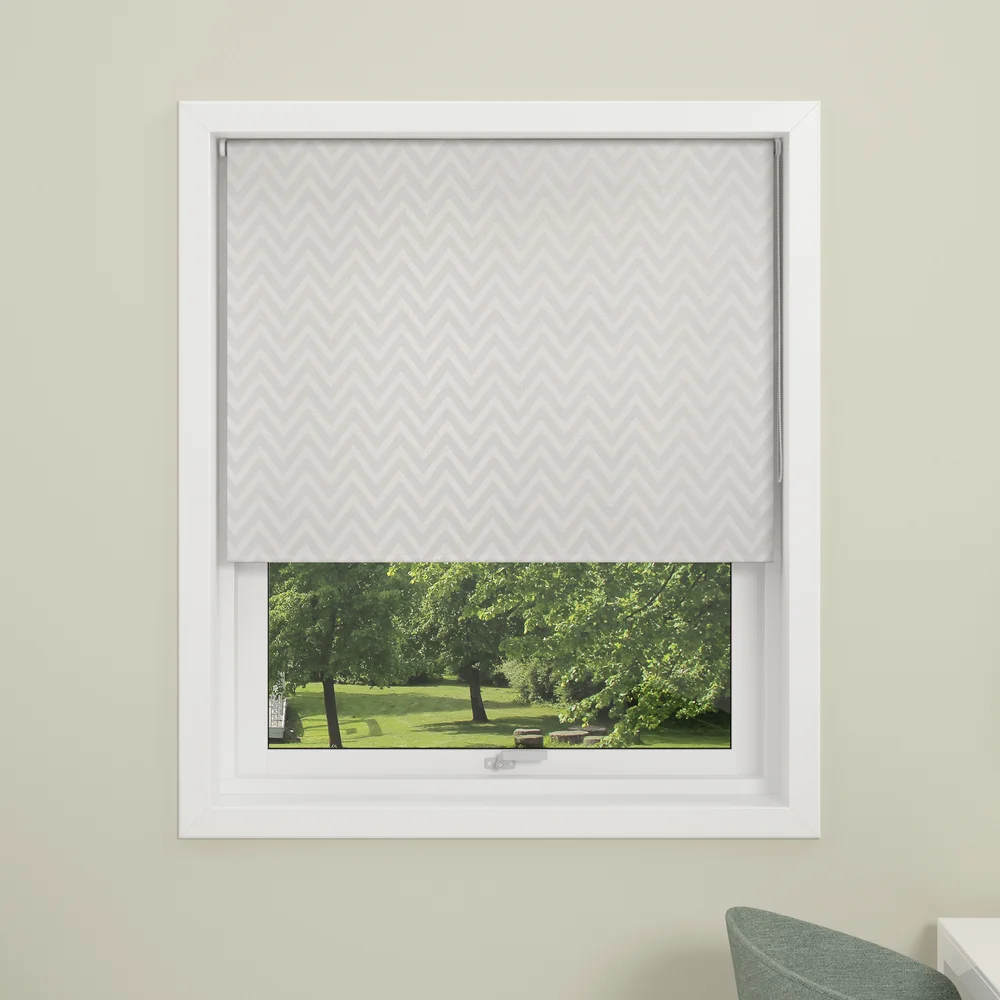 DEBEL RULLEGARDIN ZIG ZAG LYSTETT HVIT 90X210 v:3503533 DEBEL RULLEGARDIN ZIG ZAG LYSTETT HVIT 90X210 v:3503533