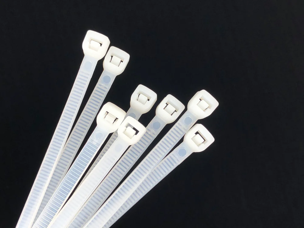STRIPS HVIT 4,8X300 POSE A 20 STK v:7663820 STRIPS HVIT 4,8X300 POSE A 20 STK v:7663820
